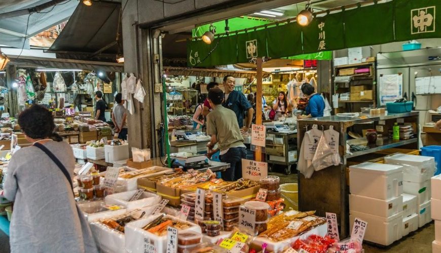 Explore the Tsukiji Fish Market || Tokyo
