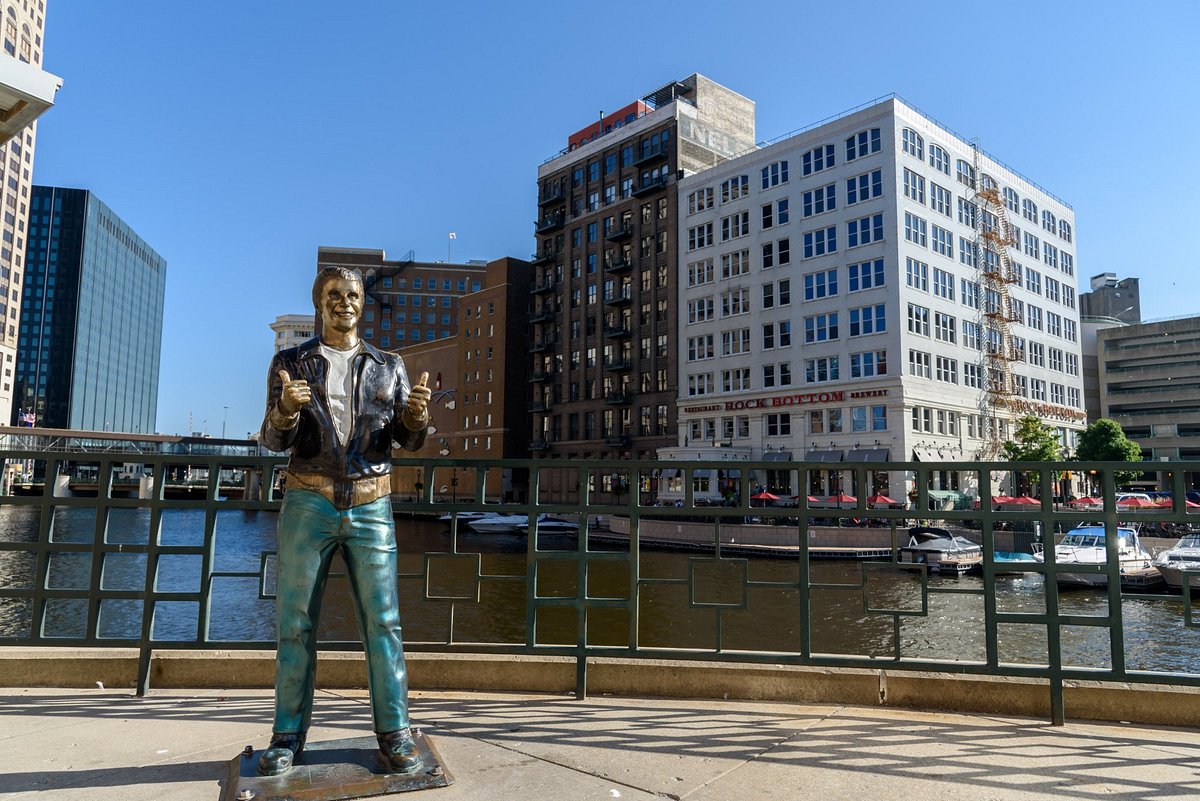 Bronze Fonz Statue || Milwaukee || Wisconsin