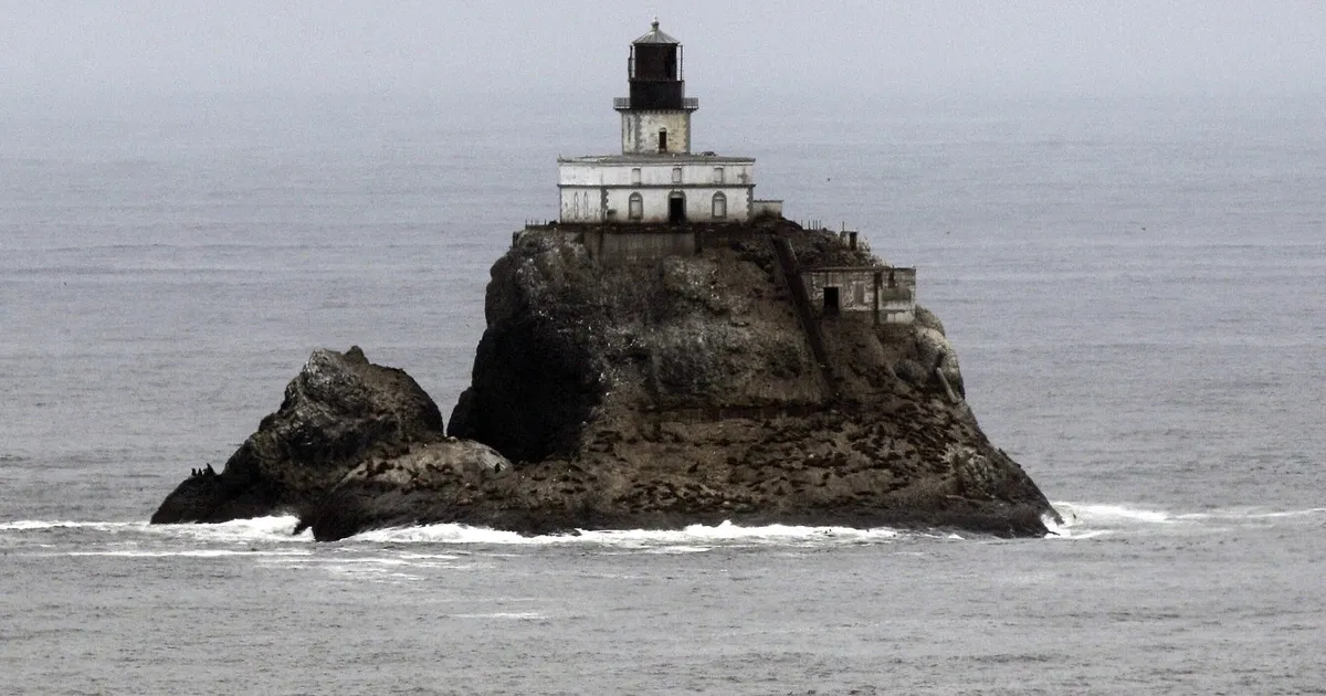 Tillamook Rock Lighthouse Viewpoint || Portland || Oregon